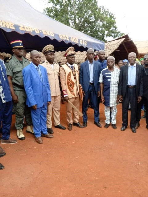 Gwómnɛ Dyâŋ nə  bwon ɗēn dɔ́k nə mibwon ɓīkīlɓīɗēn