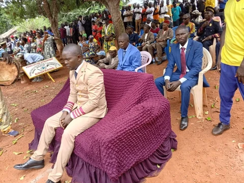 Bwon Zháɓɔghɔ. Bwon ɗēn ɗə̄ Gwêkwoŋ